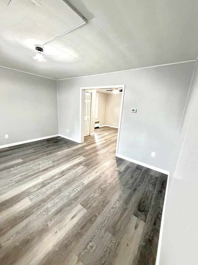 Building Photo - 526 Selfridge St