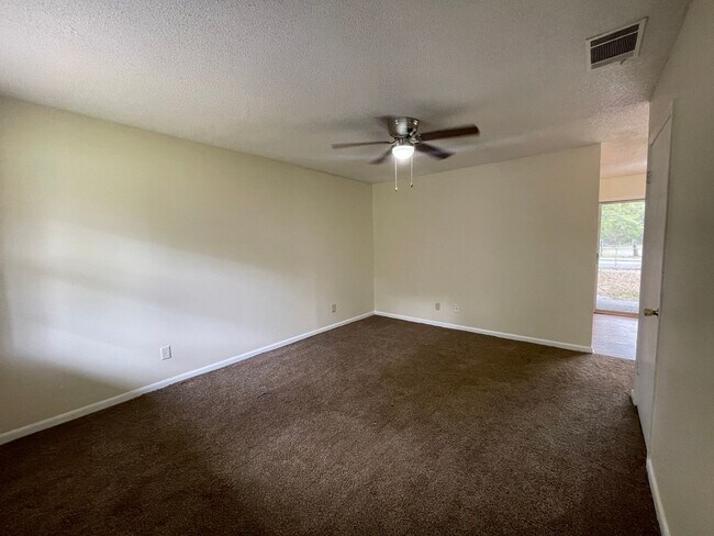 Building Photo - Home For Rent