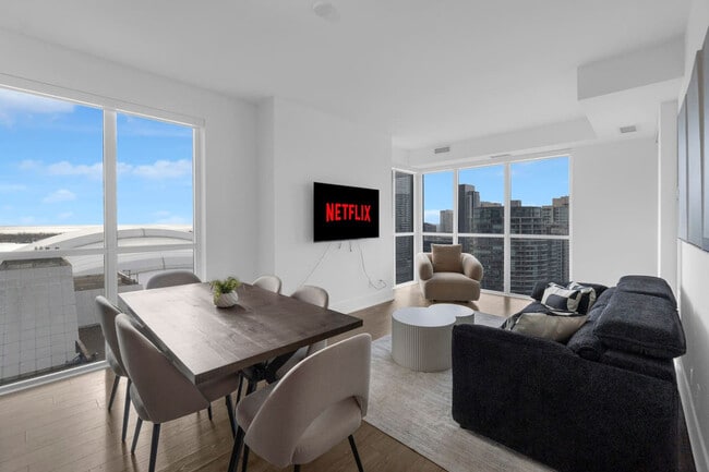 Building Photo - 255 Wellington St W