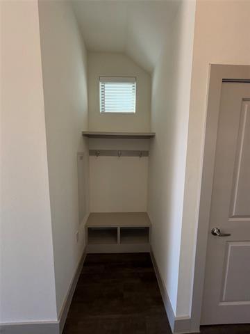 Foto del edificio - 2036 Oak Grove Ln