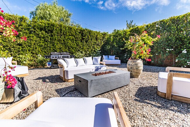 Foto del edificio - 7914 Goodland Ave