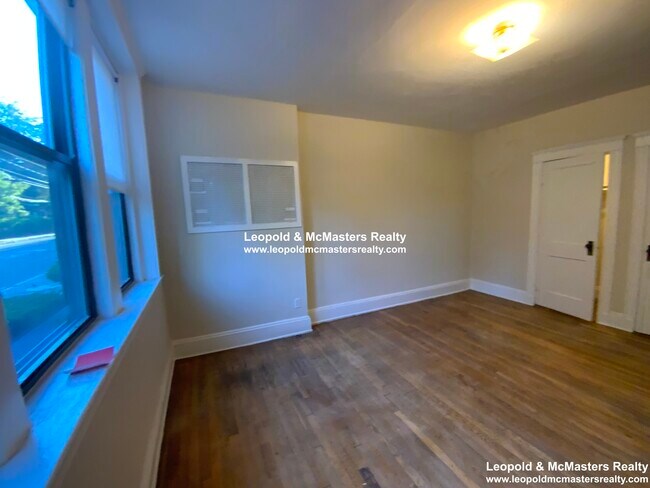 Foto del edificio - 93 Longwood Ave