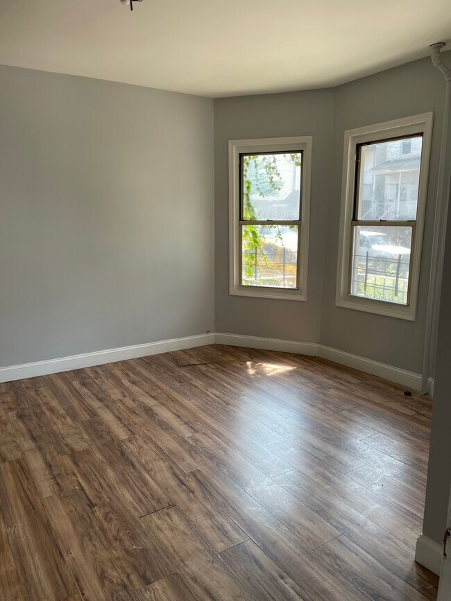 Building Photo - 151 Hendricks Ave