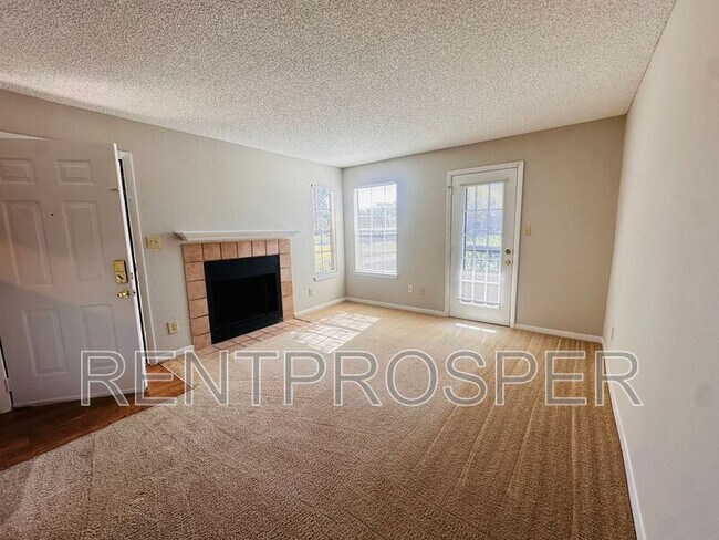 Foto del edificio - 5530 Chrishire Way