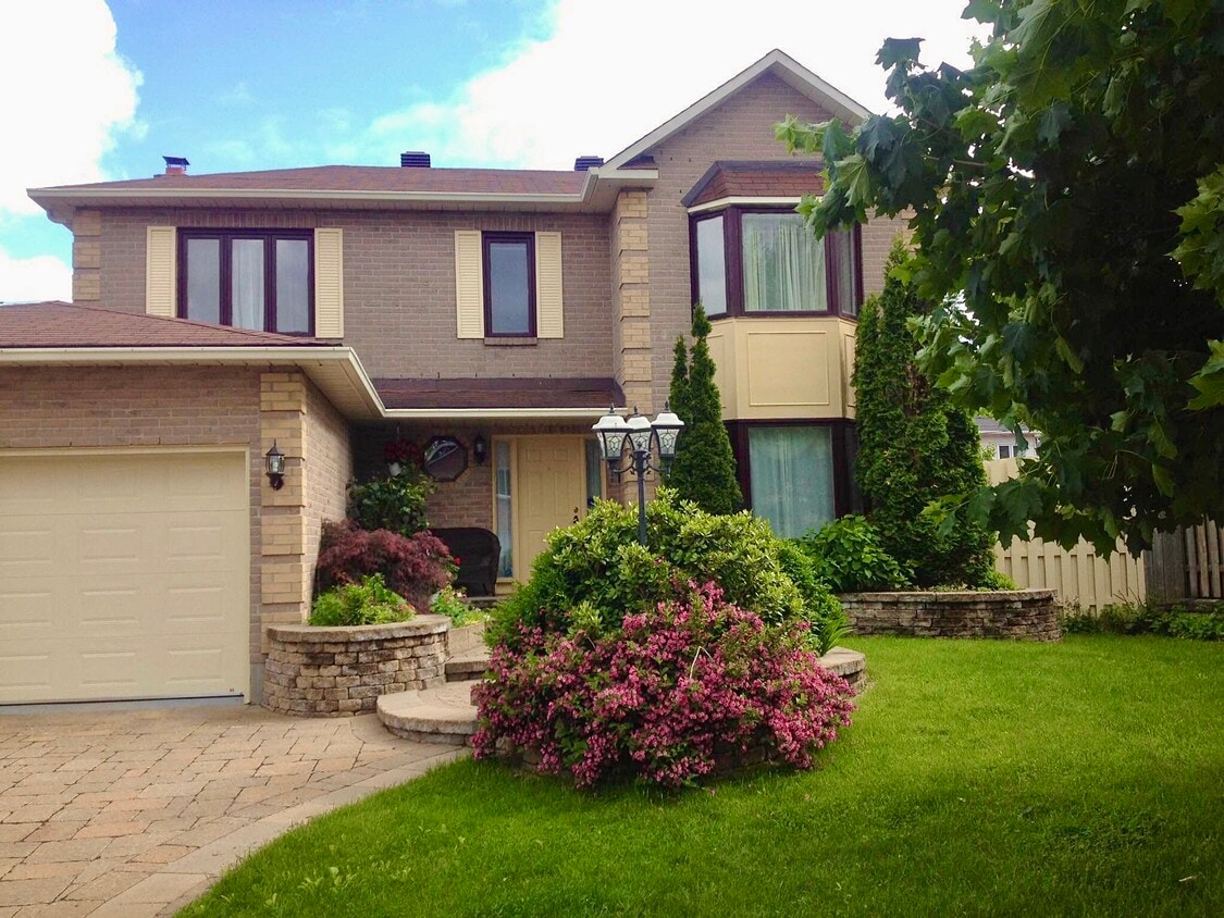 57 Bethune St, Kirkland, QC H9H 4R4 House for Rent in Kirkland, QC