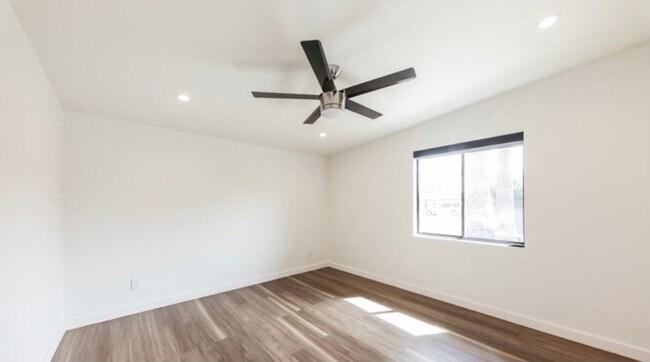 Foto del edificio - 3402 E Pinchot Ave