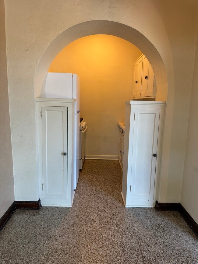 Studio Kitchen - Grace Manor Apartments