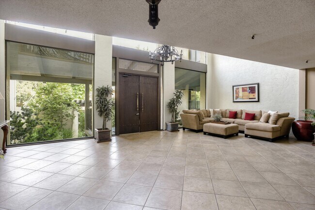 Foto del edificio - 525 Almer Rd