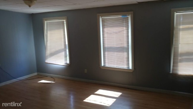 Building Photo - 151 Bay St