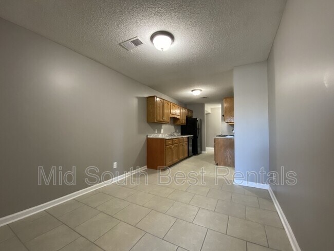 Building Photo - 6845 Century Oaks Dr