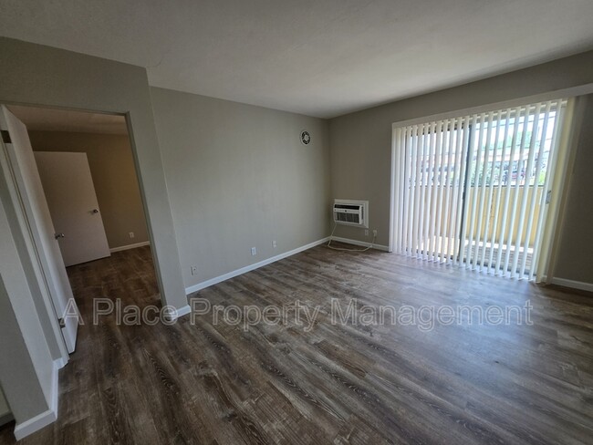Foto del edificio - 2727 Hampton Ave