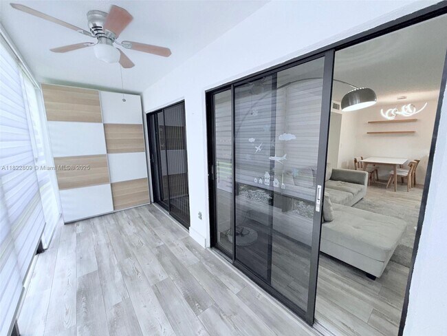 Foto del edificio - 9352 S Belfort Cir