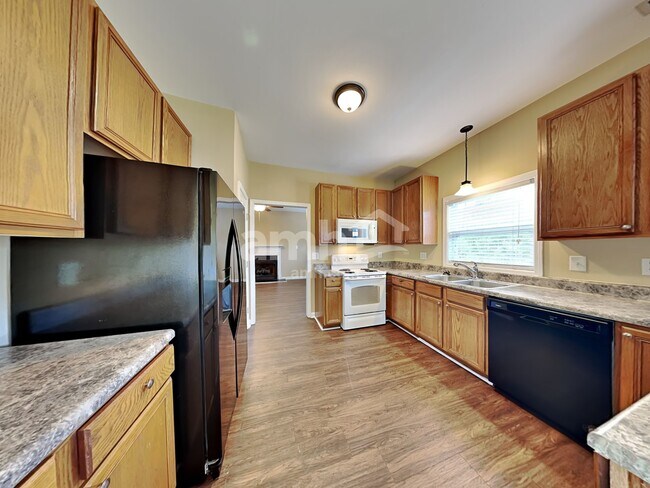 Foto del edificio - 32 Hocutt Farm Dr