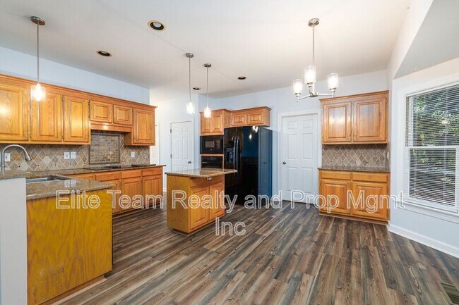 Foto del edificio - 5238 Downing Creek Dr