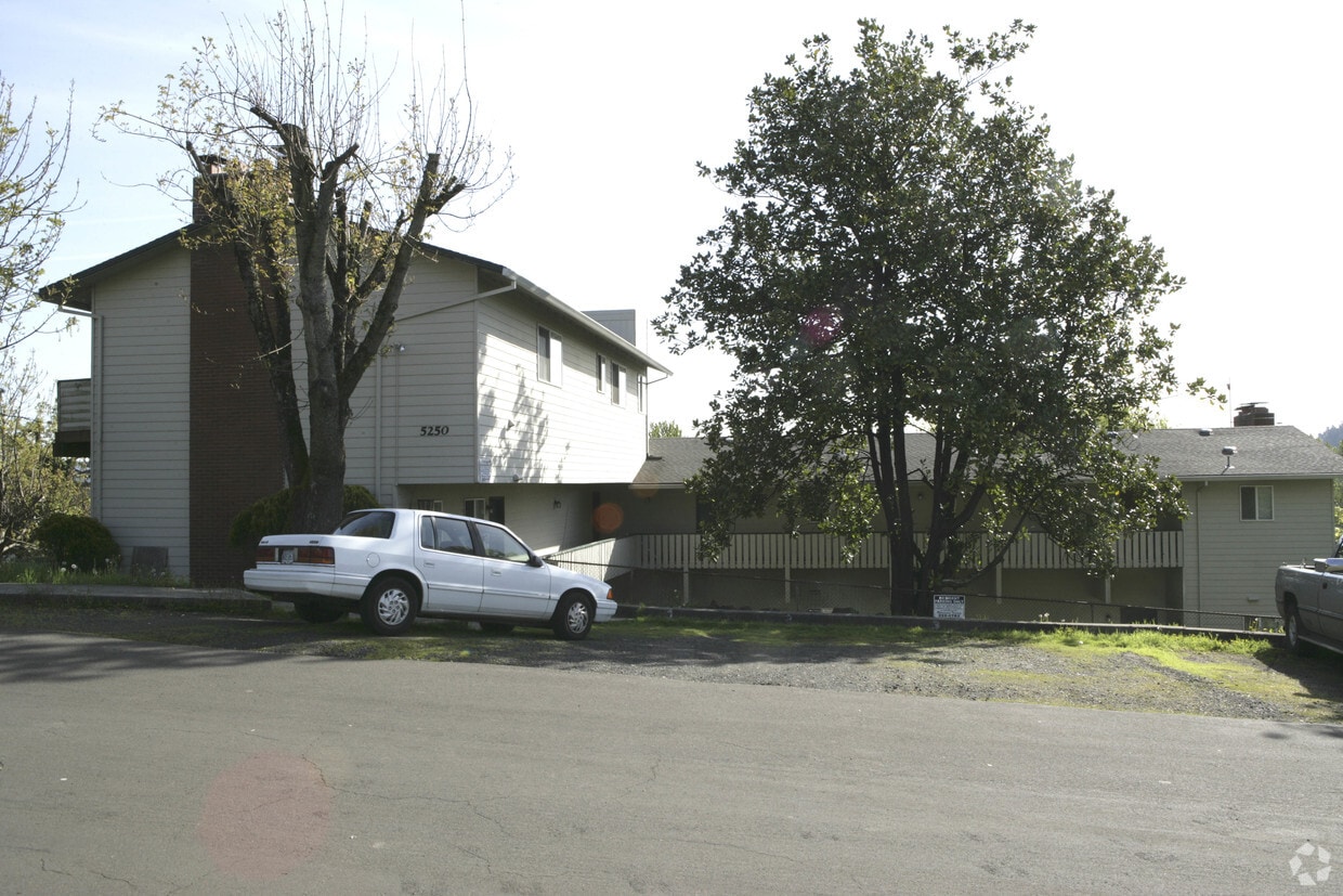 Building Photo - 5250 Amy St W