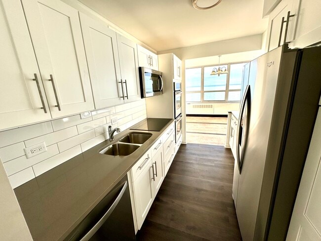 Kitchen - 4800 S Chicago Beach Dr