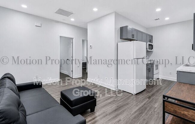 Foto del edificio - 702 Carmen Ave