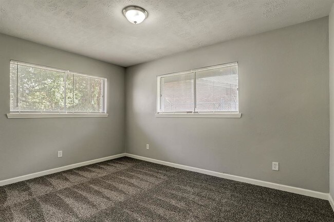 Foto del edificio - 9303 Woodlyn Rd