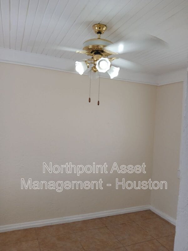 Building Photo - 7634 Edna St