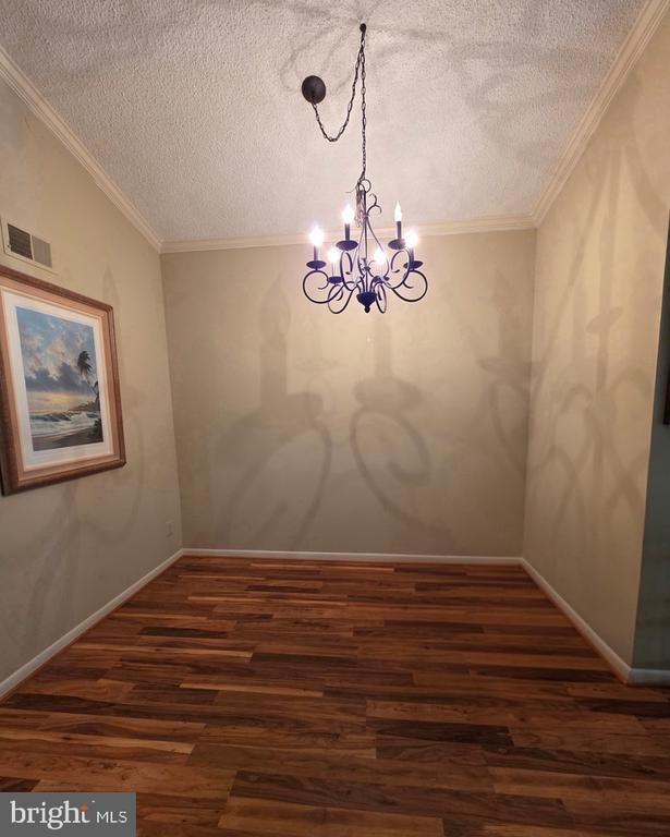 Foto del edificio - 15201 Elkridge Way