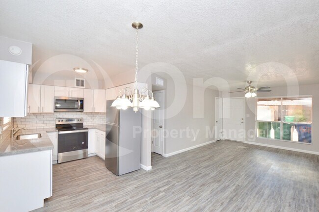 Foto del edificio - 645 N Arrowhead Dr