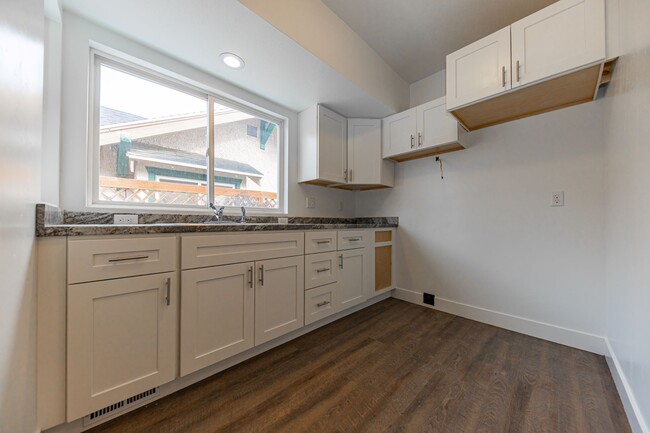 Building Photo - 360 N 200 W
