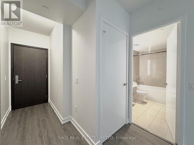 Building Photo - 1 Yorkville Ave