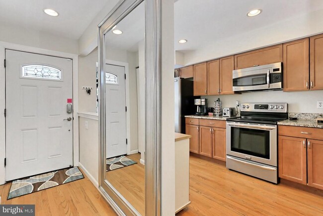 Building Photo - 8492 Laurel Oak Dr