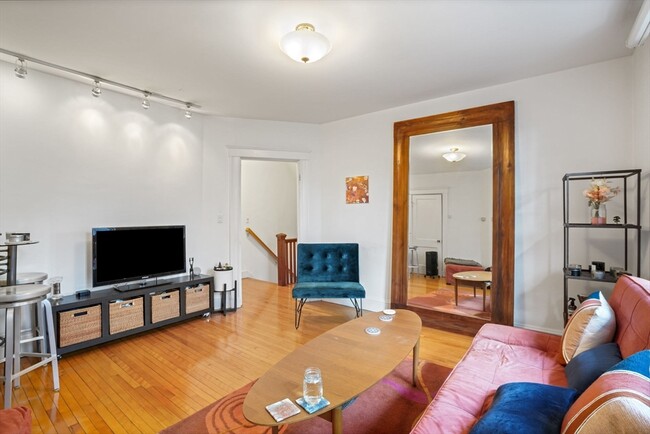 Building Photo - 5 Chauncy St