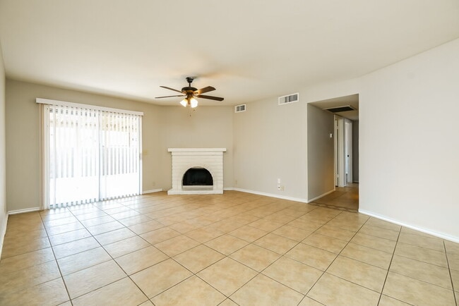 Building Photo - 503 W Cheyenne Dr