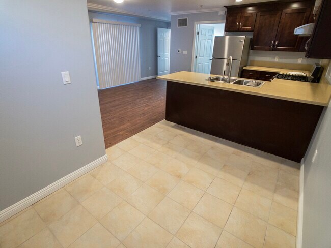 Living room, kitchen and dining area - 936 N Beaudry Ave