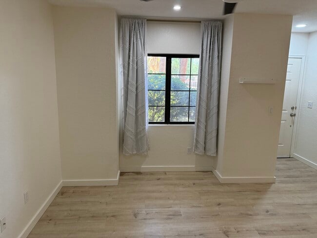 Building Photo - 4203 N River Grove Cir