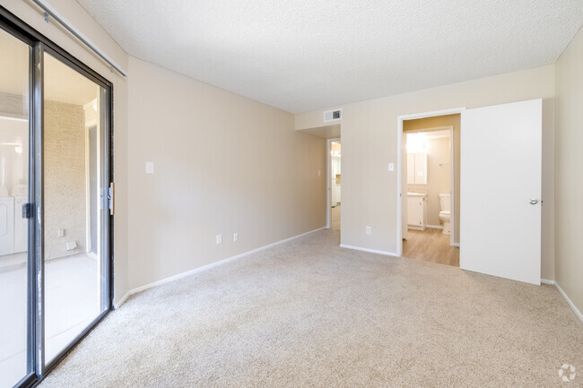 2BR, 2BA - 900SF - Main Bedroom - Papago Park Apartments