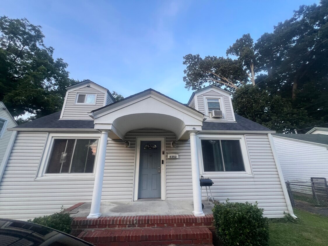 Foto principal - 6352 Edward St