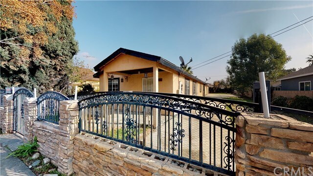 Primary Photo - 320 N Soldano Ave
