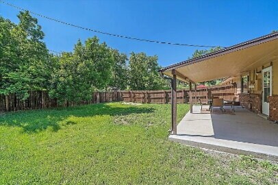 Foto del edificio - **FIRST MONTH FREE**!!  Immacutate, FULLY FURNISHED 2-Bed - 1 Bath Duplex with Garage & Fenced Ya...