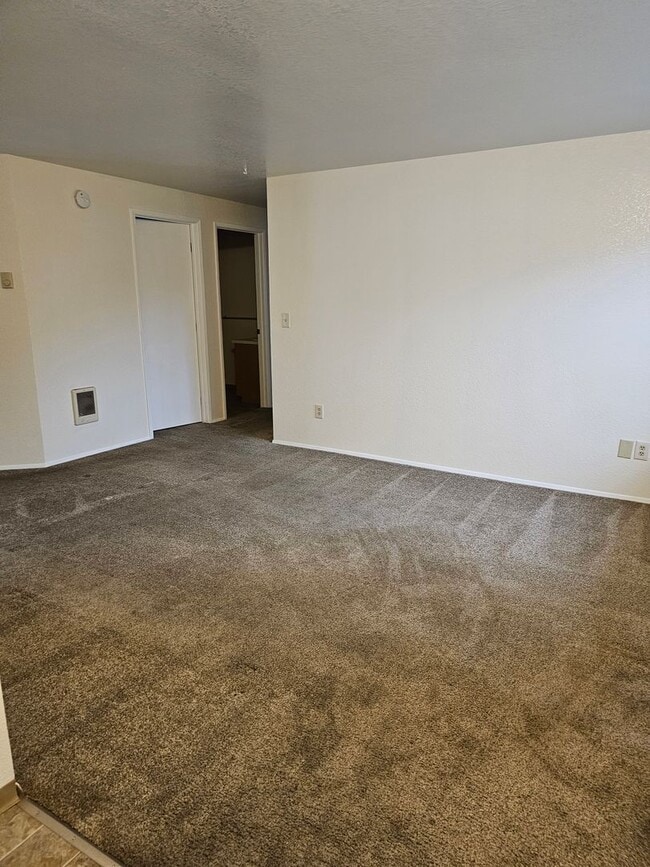 Building Photo - Duplex in West Valley!