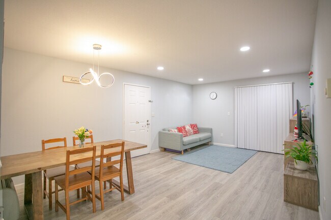 Foto del edificio - 880 E Fremont Ave