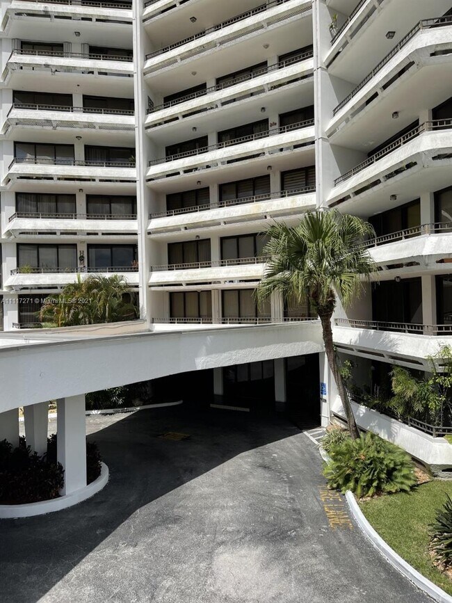 13953 Kendale Lakes Cir Unit 809B, Miami, FL 33183 Condo for Rent in