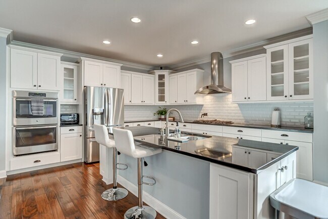 Foto del edificio - Stunning 4BD 4BA Custom Home in Gated Chap...