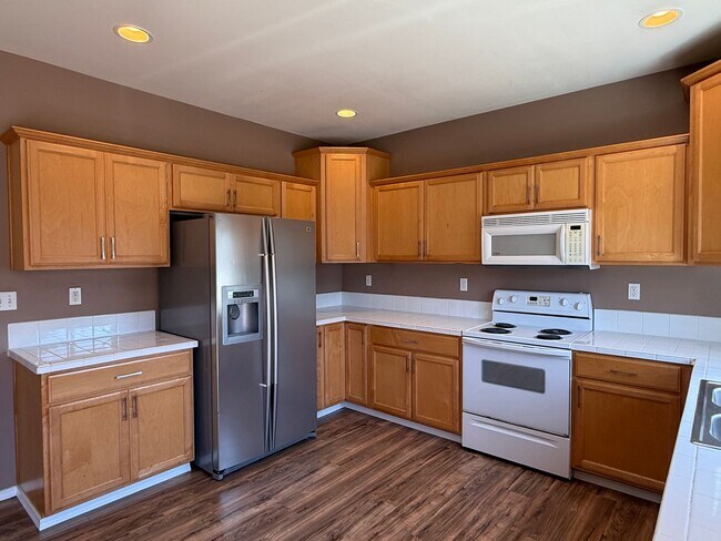 Foto del edificio - Spacious 4 Bed 3 Bath Home in a Prime Loca...
