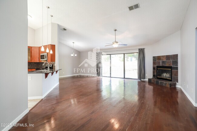 Foto del edificio - 8038 Loch Lomond Ln