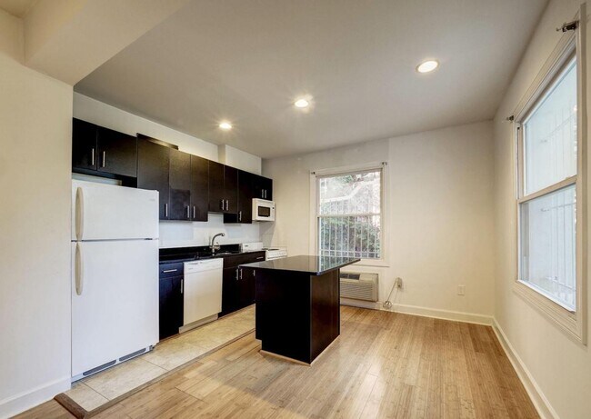 Building Photo - 1416 Chapin St NW