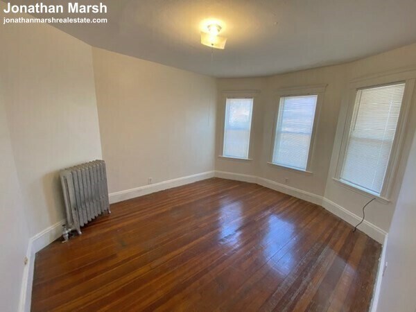 Building Photo - 353 Adams St