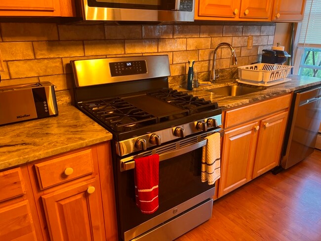 Building Photo - 71 Warren St