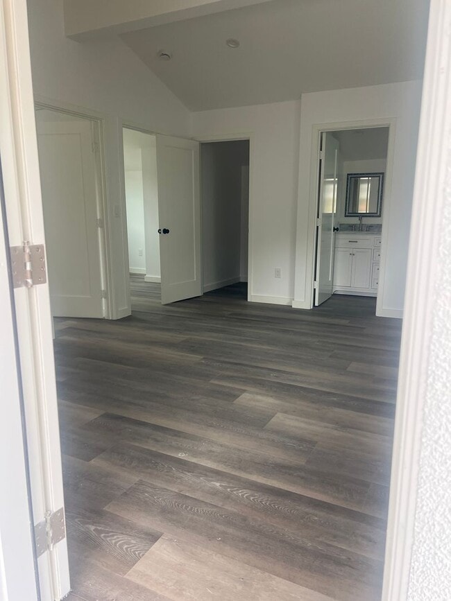 Building Photo - Stunning ADU, in a desirable north end of ...