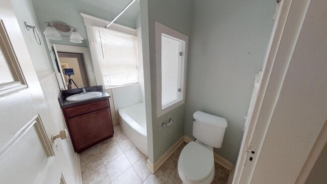 Building Photo - GREAT Location for this garage apartment i...