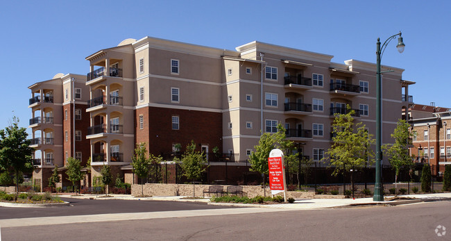 Building Photo - State Place at South End