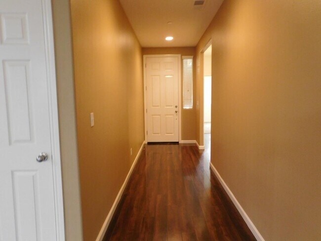 Foto del edificio - 3098 Wrenwood Ave