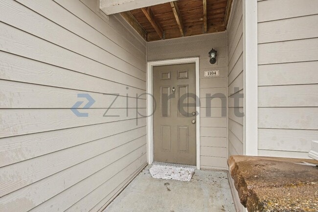 Building Photo - 15060 NW Central Dr